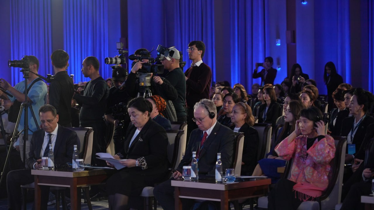 Centre from left: Deputy Prime Minister of Uzbekistan, Ms Zulayho Mahkamova, and TWAS Executive Director Marcelo Knobel. (Photo: SheSCIENCE 2026)