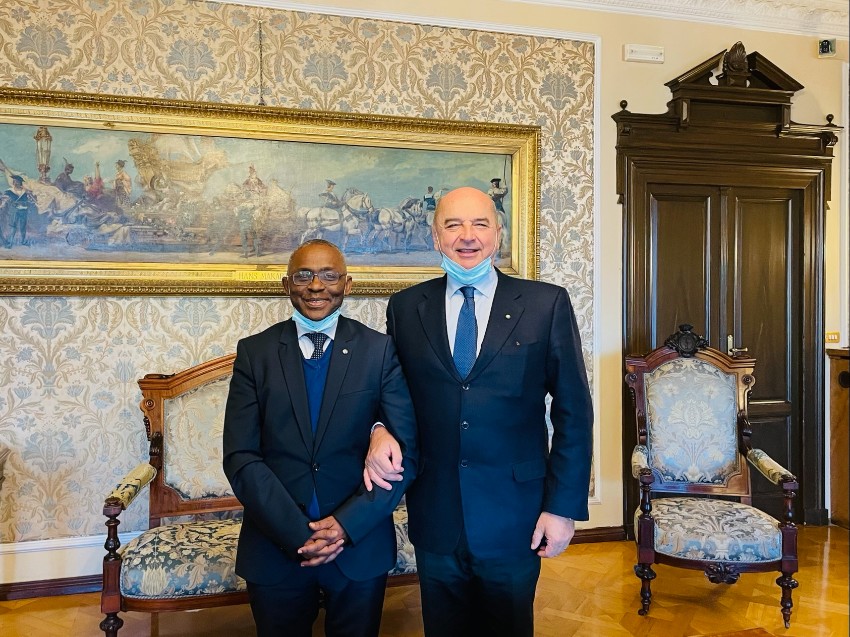 TWAS Executive Director Romain Murenzi (left) and Trieste Mayor Roberto Dipiazza at the end of a meeting, held at Trieste City Hall on 16 December 2021.
