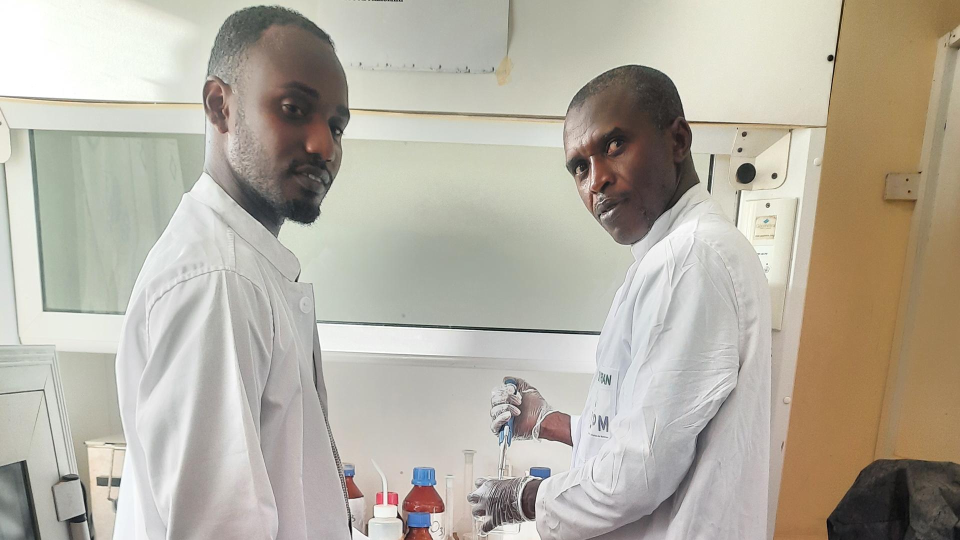 Diouma Kobor in the lab with student